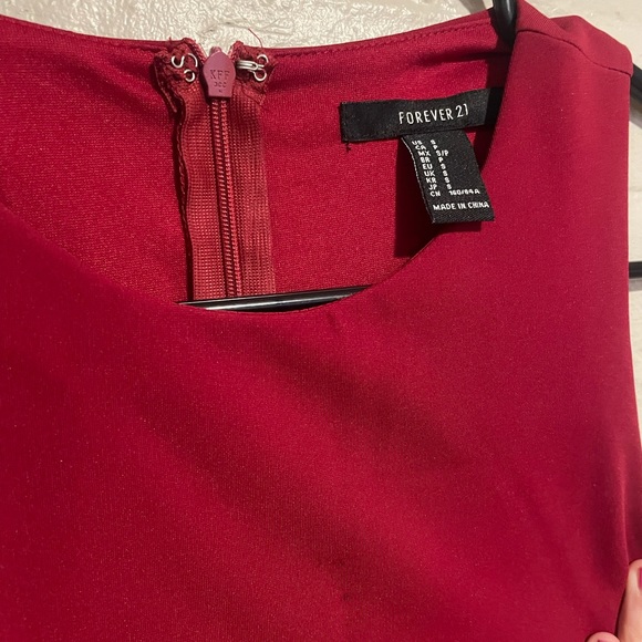 Deep red cut out dress - Picture 2 of 5